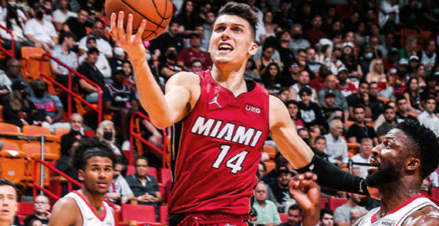 尤文图斯训练开放日，国际比赛日绝杀压哨引欢呼，NBA季后赛在即，心理建设被强调的简单介绍