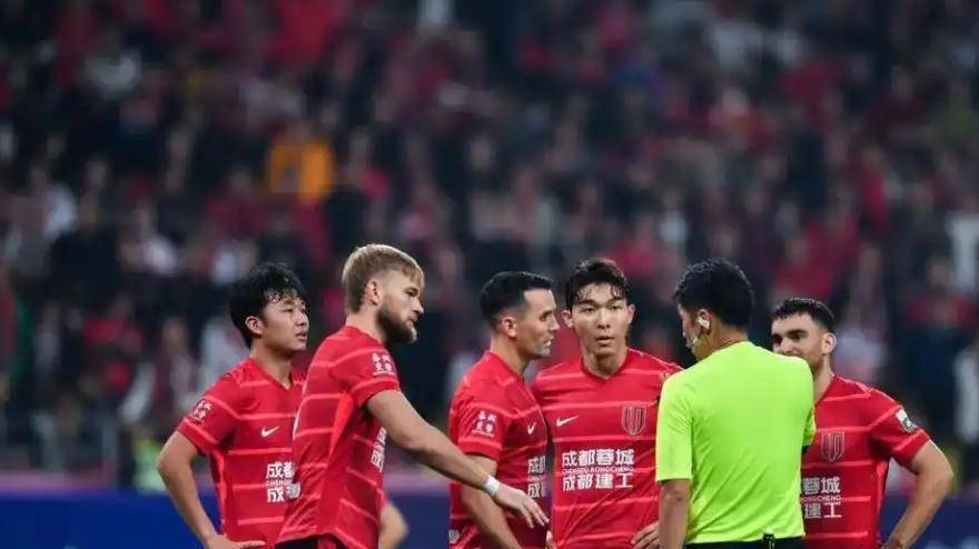 清晨体能课后，成都蓉城官宣签约备战足总杯，引发热议，训练强度明显提升的简单介绍