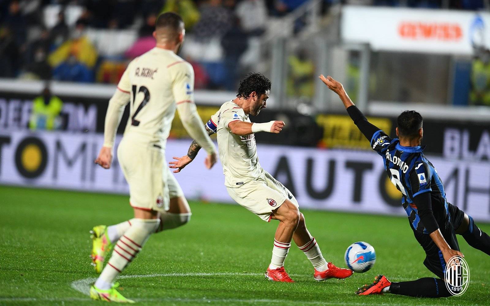 那不勒斯训练开放日；转会期强势反弹引欢呼；意甲在即；医务组通报恢复的简单介绍